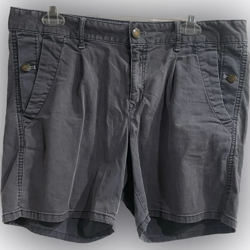 Gap Ladies Navy shorts. Size 10. Super cute!